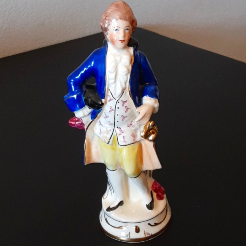 Dashing Coventry figurine 5013A